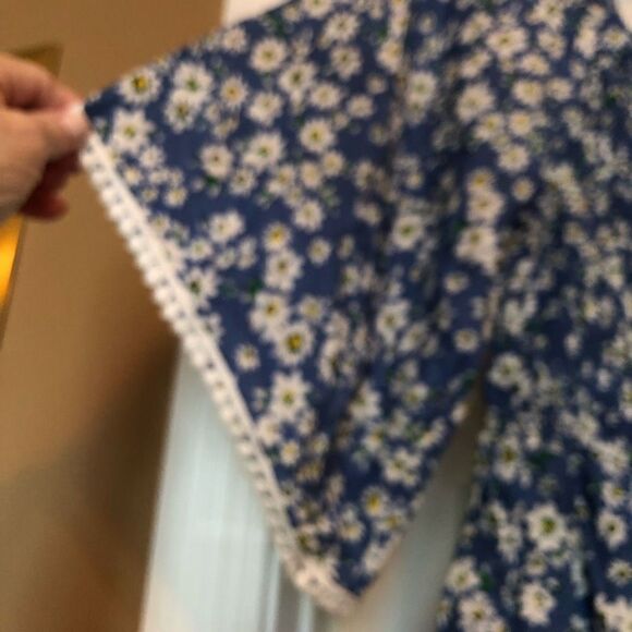 CHENAULT - L Sz M - Blue Floral Smocked Blouse in Blue Ditsey 100% Rayon. NWT! - Picture 7 of 15